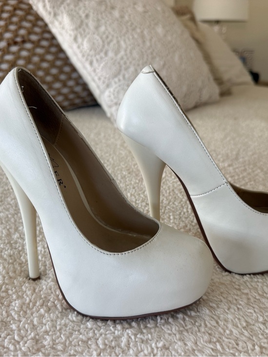 Pleaser Shoes - Pleaser White Platform Stiletto Pumps size 5